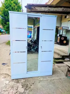 Almari baju dan rak piring